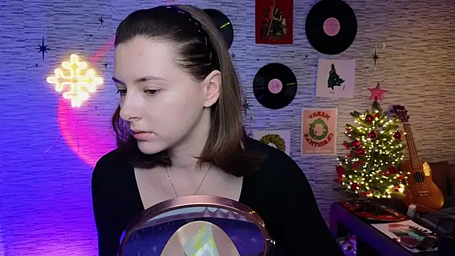 Snapshot of GloriaElmer chatting on 01/17/25, 08:02 GloriaElmer online show from 01/17/25, 08:02