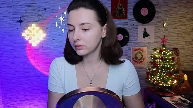 Snapshot of GloriaElmer chatting on 01/16/25, 07:28 GloriaElmer online show from 01/16/25, 07:28