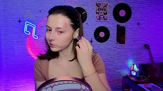 Snapshot of GloriaElmer chatting on 02/18/25, 06:59 GloriaElmer online show from 02/18/25, 06:59