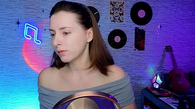 Snapshot of GloriaElmer chatting on 03/03/25, 06:09 GloriaElmer online show from 03/03/25, 06:09