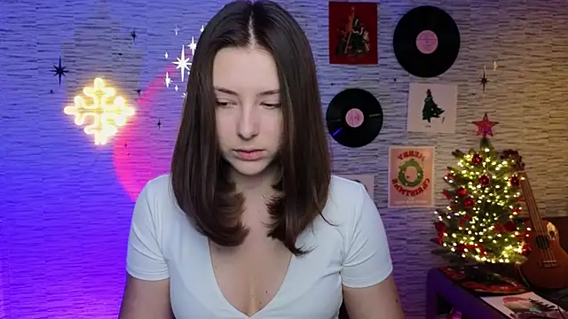 Snapshot of GloriaElmer chatting on 01/13/25, 08:26 GloriaElmer online show from 01/13/25, 08:26