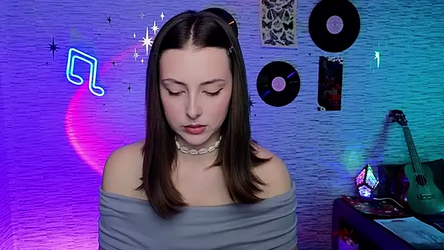 Snapshot of GloriaElmer chatting on 03/19/25, 09:49 GloriaElmer online show from 03/19/25, 09:49