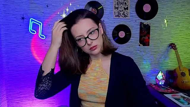 Snapshot of GloriaElmer chatting on 02/06/25, 09:00 GloriaElmer online show from 02/06/25, 09:00