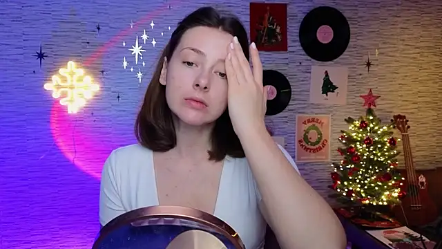 Snapshot of GloriaElmer chatting on 01/14/25, 08:20 GloriaElmer online show from 01/14/25, 08:20