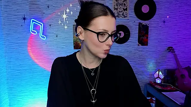 Snapshot of GloriaElmer chatting on 02/20/25, 10:48 GloriaElmer online show from 02/20/25, 10:48