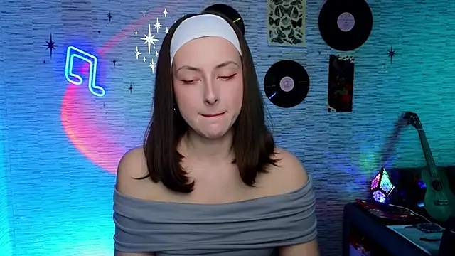 Snapshot of GloriaElmer chatting on 03/04/25, 09:29 GloriaElmer online show from 03/04/25, 09:29