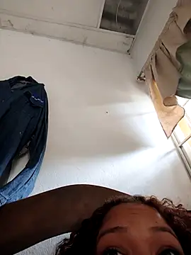 Snapshot of sexy_horny_brunette chatting on 11/09/25, 08:02 sexy horny brunette online show from 11/09/25, 08:02