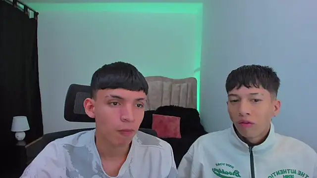 Snapshot of Juan_Nd_Steven chatting on 09/23/25, 04:19 Juan Nd Steven online show from 09/23/25, 04:19