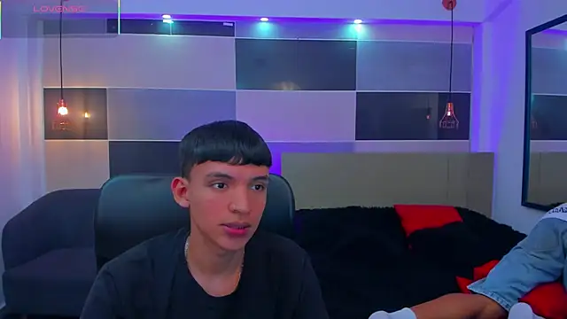 Snapshot of Juan_Nd_Steven chatting on 03/13/25, 04:38 Juan Nd Steven online show from 03/13/25, 04:38