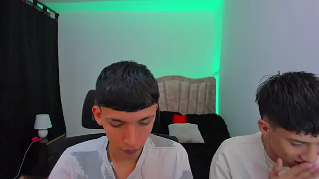 Snapshot of Juan_Nd_Steven chatting on 09/27/25, 04:18 Juan Nd Steven online show from 09/27/25, 04:18