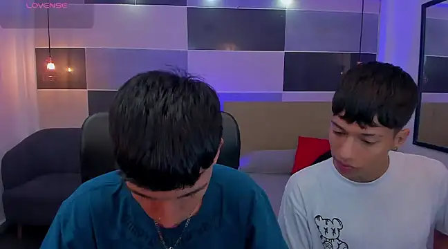 Snapshot of Juan_Nd_Steven chatting on 02/23/25, 12:27 Juan Nd Steven online show from 02/23/25, 12:27