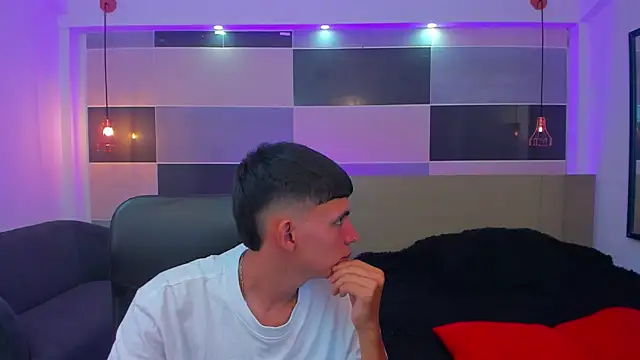 Snapshot of Juan_Nd_Steven chatting on 02/04/25, 04:59 Juan Nd Steven online show from 02/04/25, 04:59