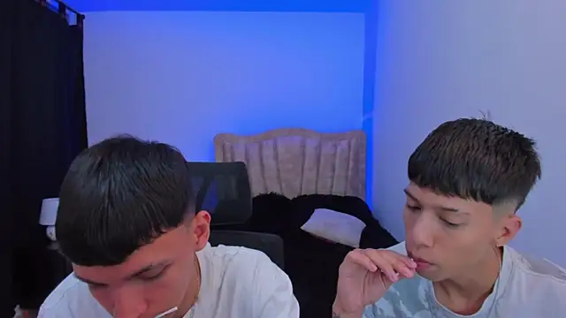 Snapshot of Juan_Nd_Steven chatting on 09/20/25, 12:37 Juan Nd Steven online show from 09/20/25, 12:37