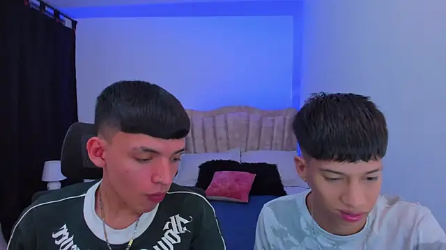 Snapshot of Juan_Nd_Steven chatting on 10/08/25, 04:14 Juan Nd Steven online show from 10/08/25, 04:14