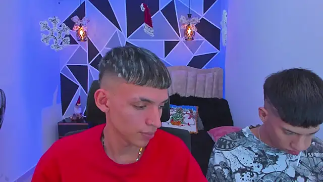 Snapshot of Juan_Nd_Steven chatting on 12/23/25, 01:49 Juan Nd Steven online show from 12/23/25, 01:49