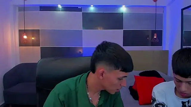 Snapshot of Juan_Nd_Steven chatting on 02/27/25, 07:30 Juan Nd Steven online show from 02/27/25, 07:30