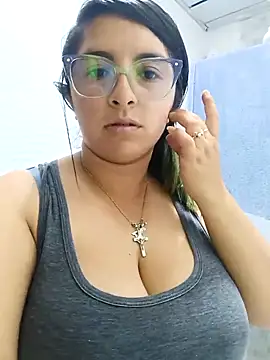  Angelinaandrade  online show from 12/20/25, 12:35