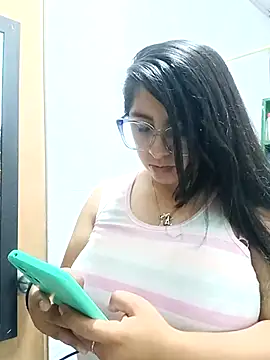  Angelinaandrade  online show from 11/13/25, 12:36