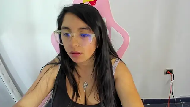  Angelinaandrade  online show from 03/18/25, 07:55