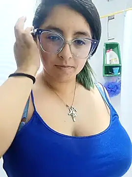  Angelinaandrade  online show from 11/11/25, 01:22