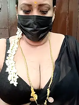 Snapshot of ashikaa_r chatting on 02/15/25, 07:16 ashikaa r online show from 02/15/25, 07:16