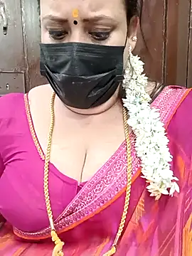 Snapshot of ashikaa_r chatting on 02/19/25, 07:50 ashikaa r online show from 02/19/25, 07:50