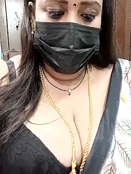 Snapshot of ashikaa_r chatting on 03/06/25, 12:41 ashikaa r online show from 03/06/25, 12:41