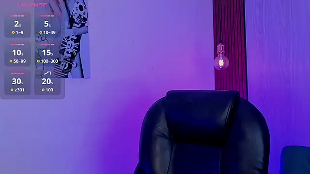 Snapshot of miah_connor chatting on 10/28/25, 08:30 miah connor online show from 10/28/25, 08:30