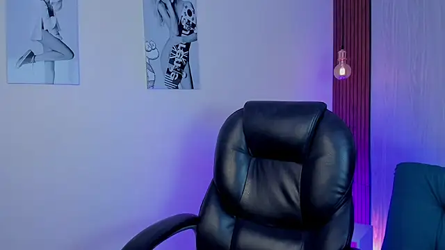 Snapshot of miah_connor chatting on 11/19/25, 07:47 miah connor online show from 11/19/25, 07:47