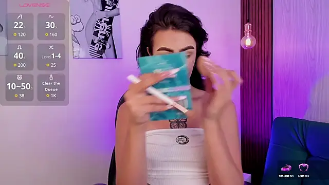 Snapshot of miah_connor chatting on 10/23/25, 08:40 miah connor online show from 10/23/25, 08:40