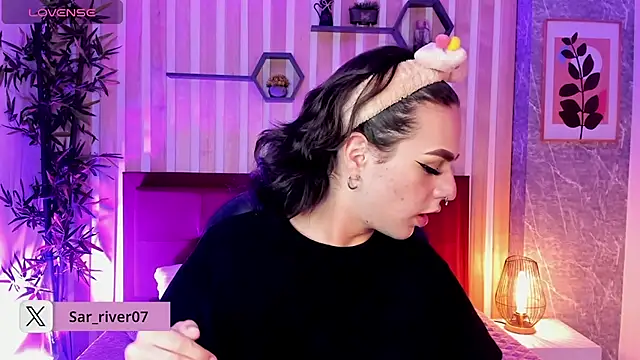 Snapshot of miah_connor chatting on 11/23/25, 07:46 miah connor online show from 11/23/25, 07:46