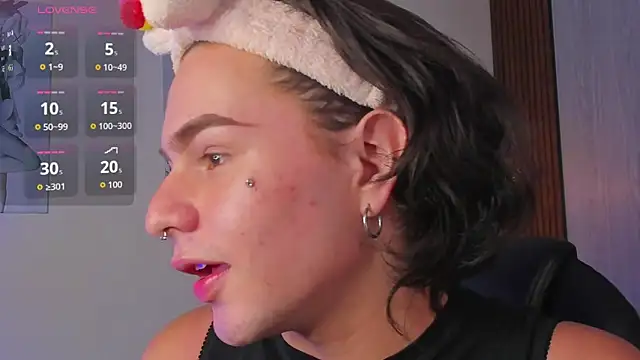 Snapshot of miah_connor chatting on 11/12/25, 07:51 miah connor online show from 11/12/25, 07:51