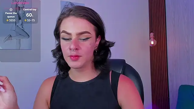 Snapshot of miah_connor chatting on 10/27/25, 07:48 miah connor online show from 10/27/25, 07:48