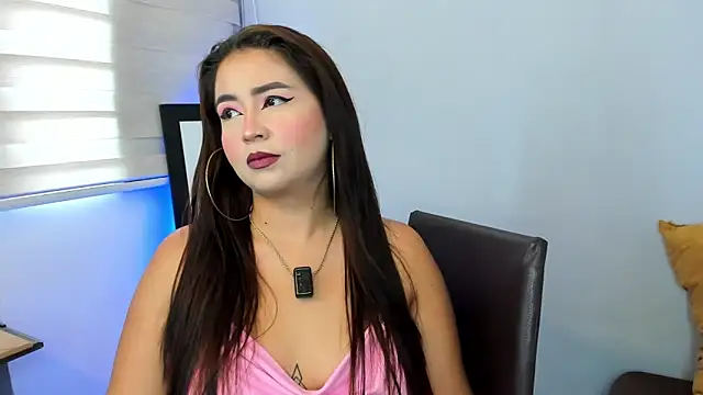 Snapshot of LiahDiaz chatting on 04/17/26, 02:20 LiahDiaz online show from 04/17/26, 02:20