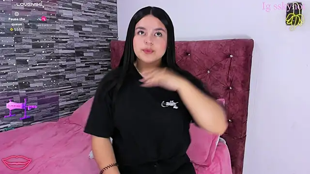 skyhotgirll online show from 10/22/25, 02:44