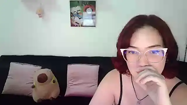 Snapshot of AndrewAnndCherry chatting on 01/28/25, 12:47 AndrewAnndCherry online show from 01/28/25, 12:47