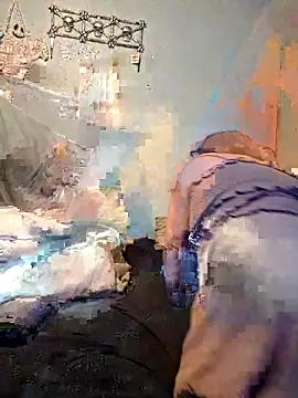 Snapshot of mcv131985 chatting on 11/28/25, 12:33 mcv131985 online show from 11/28/25, 12:33