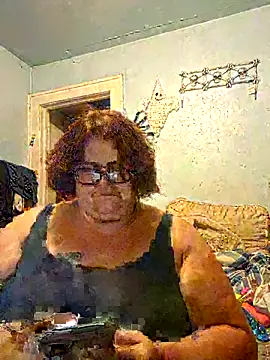 Snapshot of mcv131985 chatting on 09/15/25, 03:29 mcv131985 online show from 09/15/25, 03:29