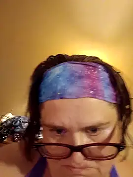 Snapshot of mcv131985 chatting on 10/15/25, 03:16 mcv131985 online show from 10/15/25, 03:16