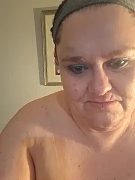 Snapshot of mcv131985 chatting on 03/20/25, 03:45 mcv131985 online show from 03/20/25, 03:45