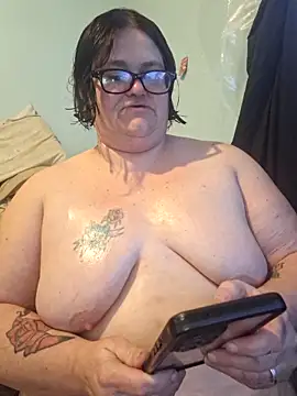 Snapshot of mcv131985 chatting on 03/08/25, 10:24 mcv131985 online show from 03/08/25, 10:24