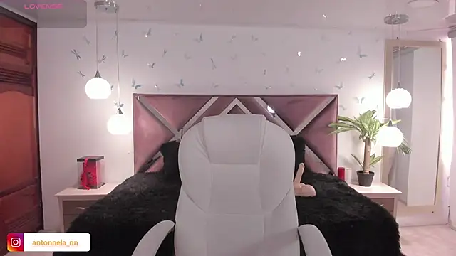  Antonnela  online show from 11/15/25, 02:10