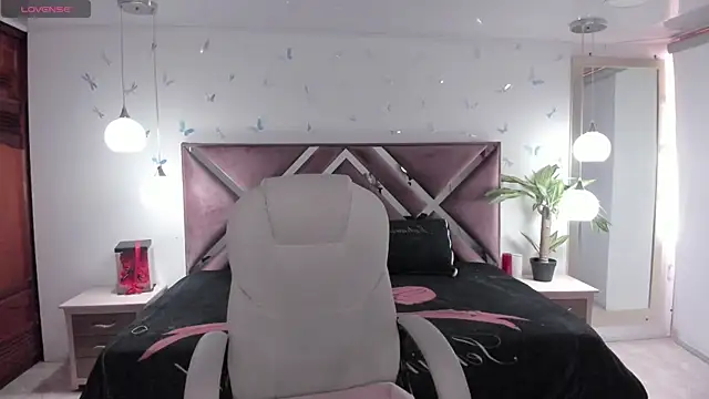  Antonnela  online show from 12/19/25, 02:30