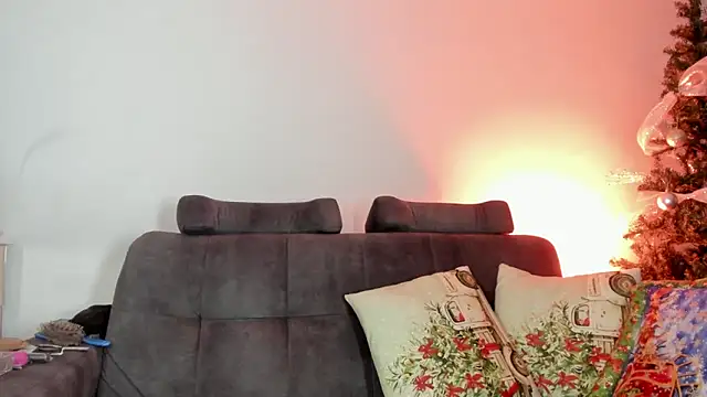 Snapshot of _Isabelhaa chatting on 12/16/25, 02:16 Isabelhaa online show from 12/16/25, 02:16