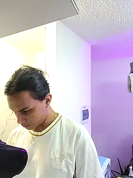 Snapshot of _Isabelhaa chatting on 11/02/25, 12:21 Isabelhaa online show from 11/02/25, 12:21