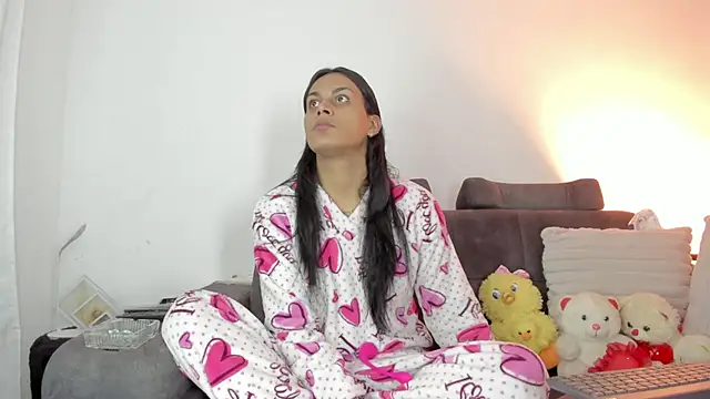 Snapshot of _Isabelhaa chatting on 10/18/25, 11:51 Isabelhaa online show from 10/18/25, 11:51