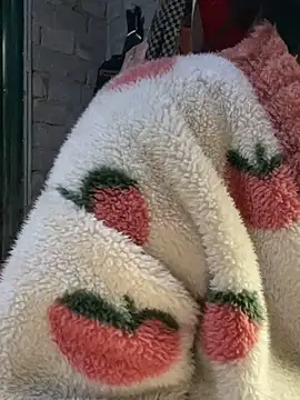 Snapshot of Laura8910 chatting on 03/19/25, 08:34 Laura8910 online show from 03/19/25, 08:34