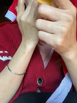 Snapshot of Laura8910 chatting on 02/27/25, 01:19 Laura8910 online show from 02/27/25, 01:19