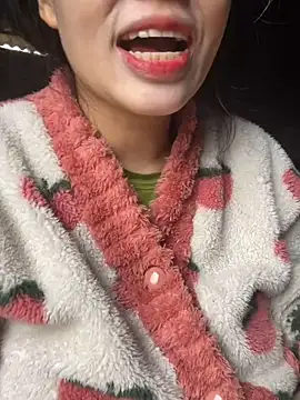 Snapshot of Laura8910 chatting on 03/16/25, 06:20 Laura8910 online show from 03/16/25, 06:20