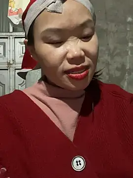 Snapshot of Laura8910 chatting on 02/25/25, 02:26 Laura8910 online show from 02/25/25, 02:26